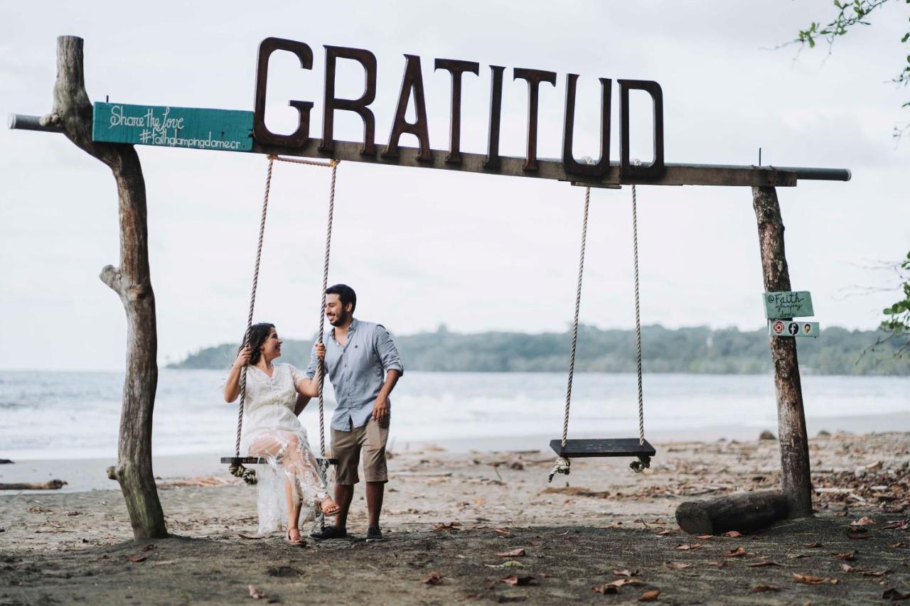Отель Faith Glamping Dome Costa Rica Мансанильо Экстерьер фото