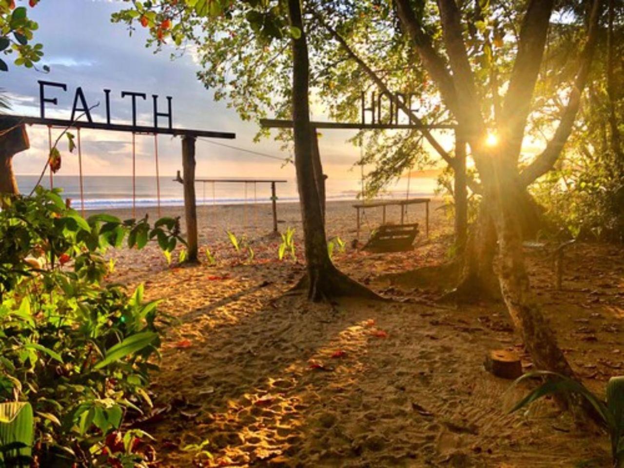 Отель Faith Glamping Dome Costa Rica Мансанильо Экстерьер фото